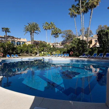 Large Ground Floor Apartment With Private Garden And Beach Access-2