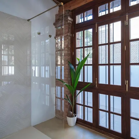 La Moderna Suites-2