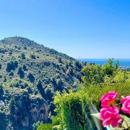Apartamentos Axarquia , Frigiliana, terraza privada con vistas a la montaña rio y al mar-2