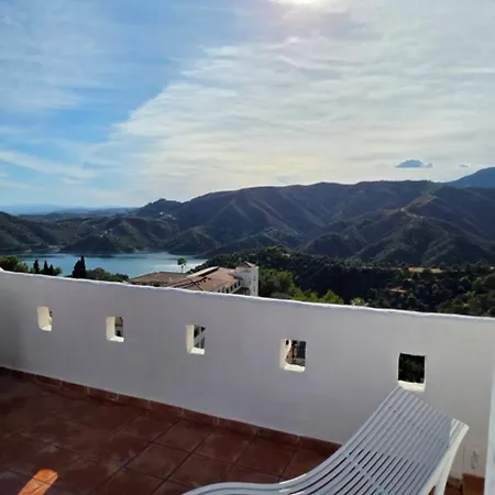 Penthouse Amazing Views-3