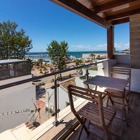 Room In Guest Room - Private Room With Beautiful Sea View-3