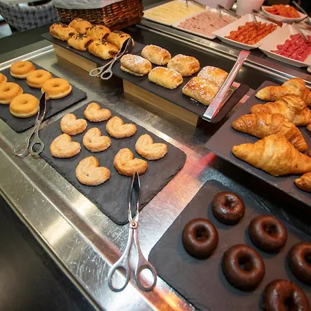 Travelodge Malaga Airport-3