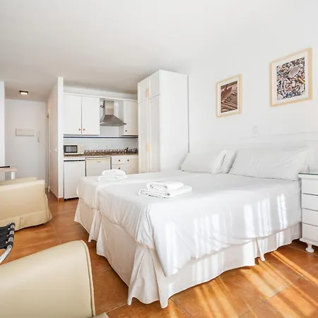 Apartamentos Capricho Del Mar-3