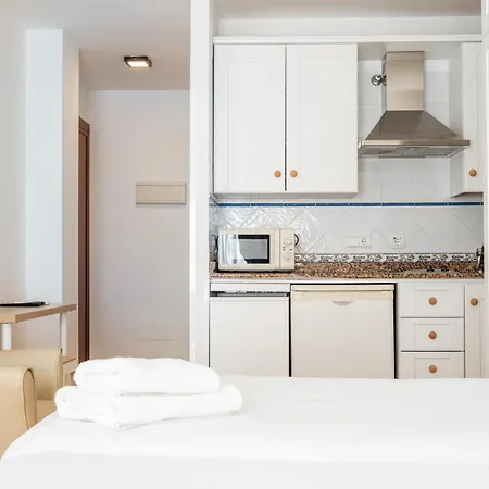 Apartamentos Capricho Del Mar-2
