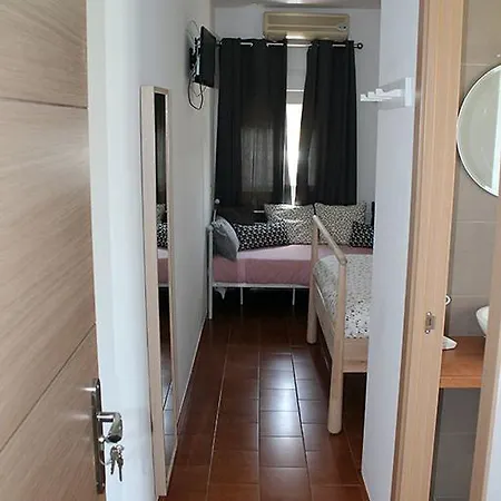 Hostal Montilla Sotogrande-3