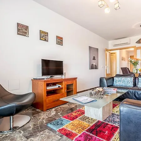Carvajal Luxury Apartments - Free Parking-2