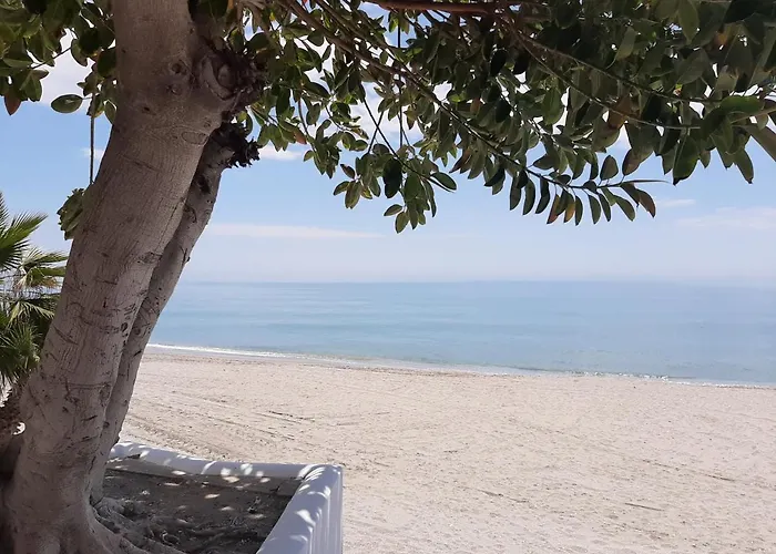 Haustierfreundliches Playa Torecilla Beachfront Nerja