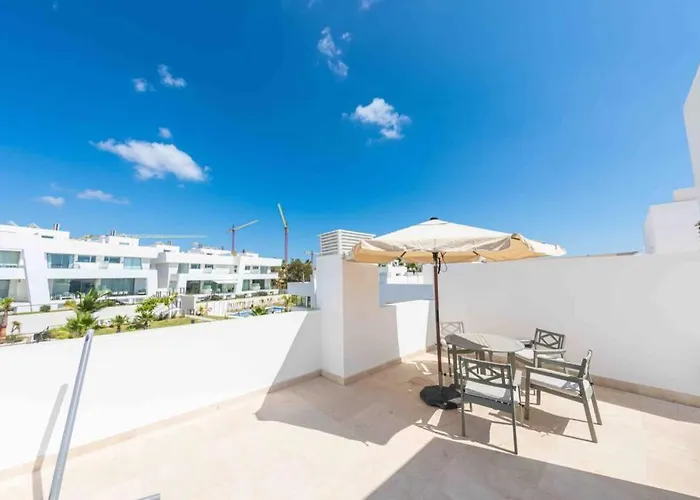New Top Townhouse With Private Pool/4Bdr/3.5Bath Marbella