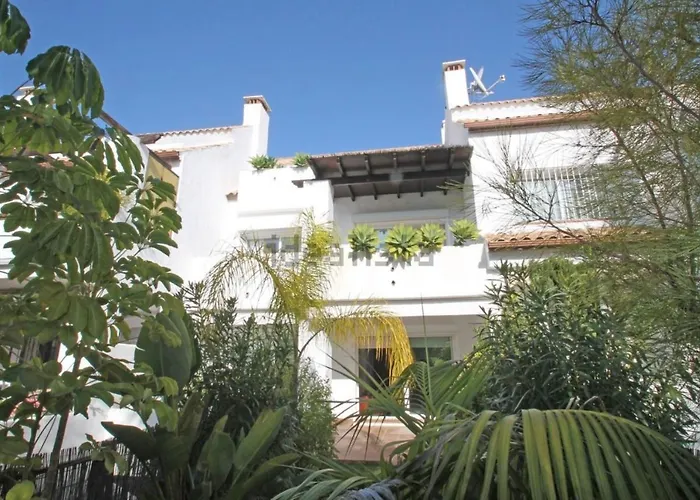 Villa South Faced 4 Bdrm Townhouse With Pool In Marbella mit Pool
