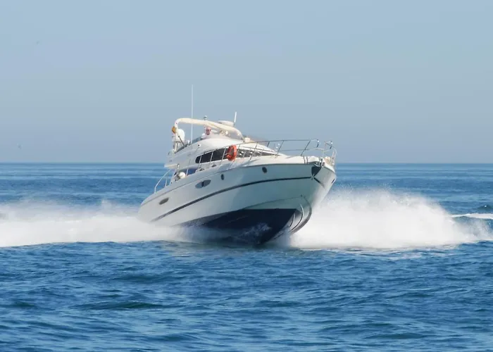 Estepona Seafront Apartment with Pool