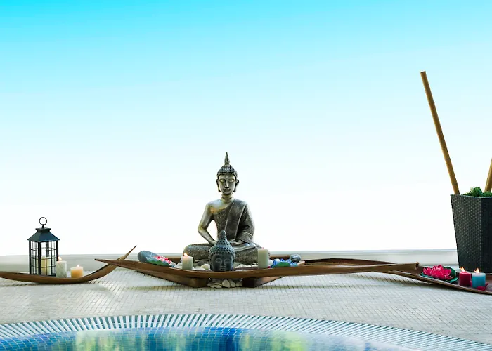 Fuengirola Hotels for Romantic Getaway near Bioparc