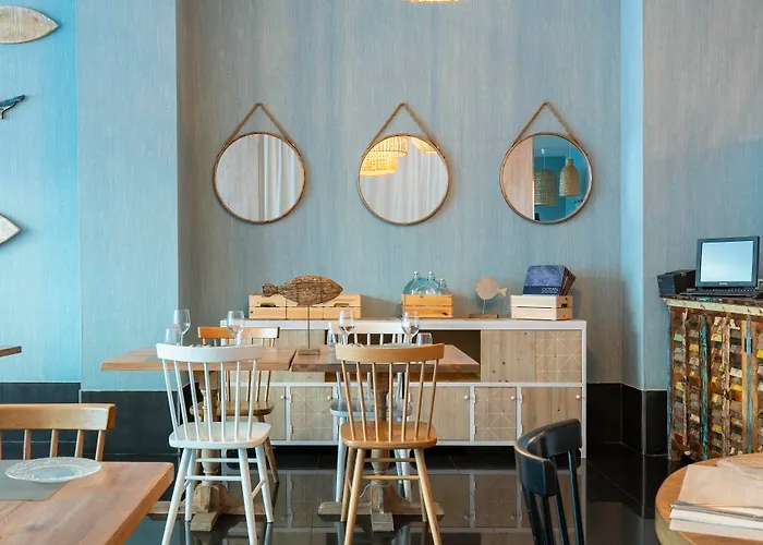 Malaga hotels near El Pimpi