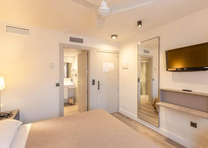 Malaga hotels near Plaza de la Constitucion