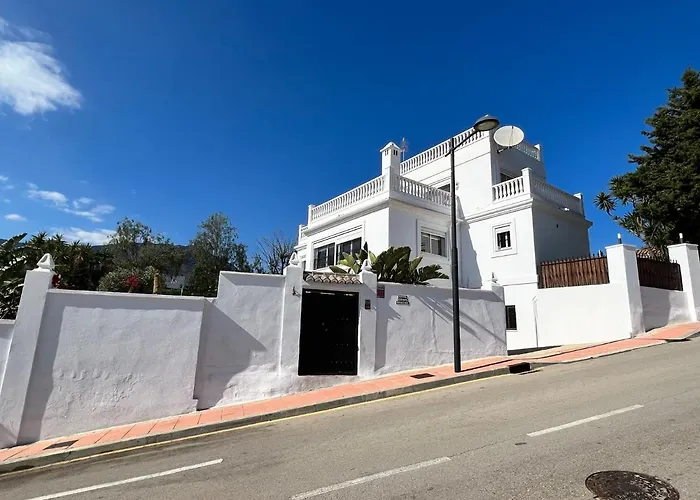 Villa 5 Beds With Private Pool Near Estepona - 5007