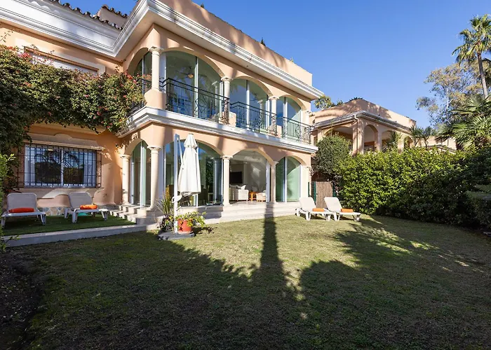 Large Ground Floor Apartment With Private Garden And Beach Access Estepona