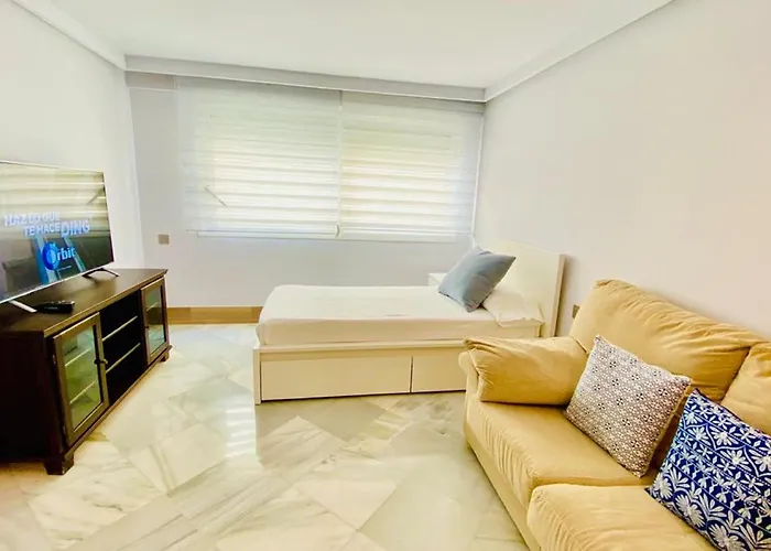 Superior 3 Bedroom Marbella Center Close To Beach aceita animais de estimação