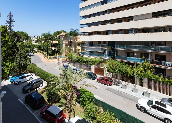 751, Renovated 2 Beedroom Apartment, Second Line Of The Beach, Wifi, Parkinging Marbella