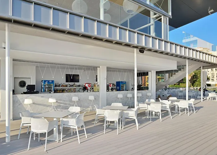 Torremolinos hotels near Plaza Costa del Sol