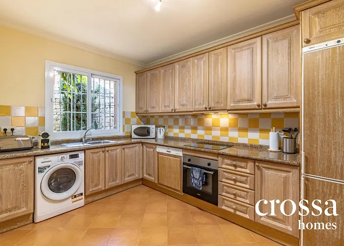 Elegant Golf Apt, Peace, Pool, Panoramic Views Malaga