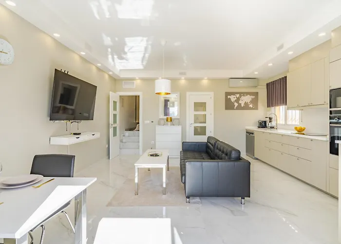 Luxurious Hillside Villa With Private Pool - Sea & Mountain Views Fuengirola