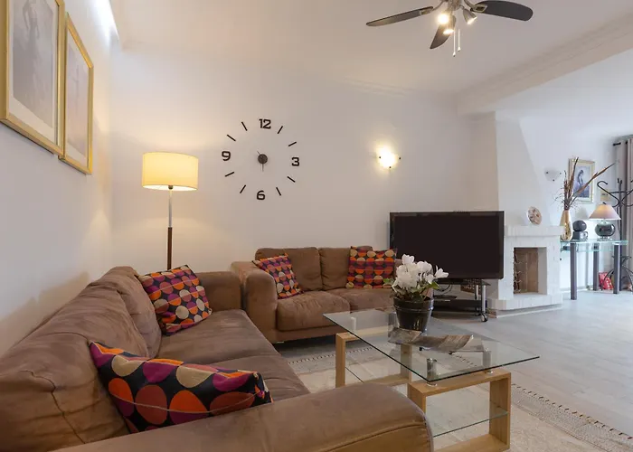 Villa Mar Del Plata 8 Bed Apartment Fuengirola