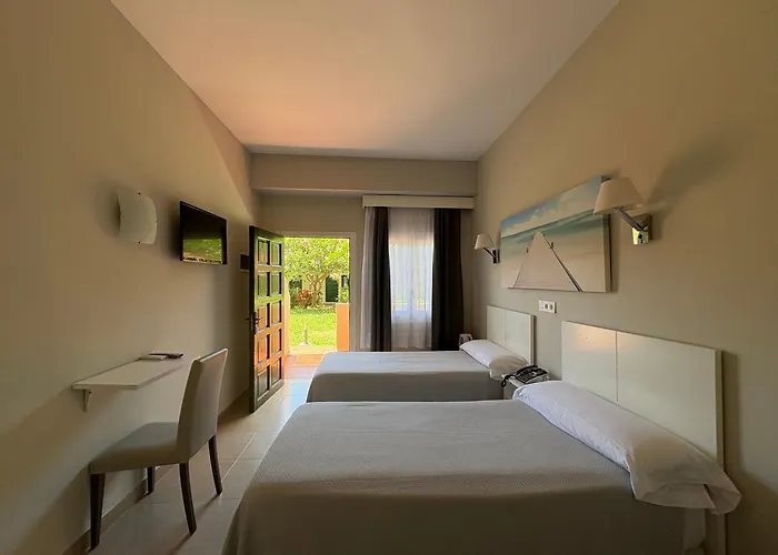 Torremolinos hotels near Parque La Bateria