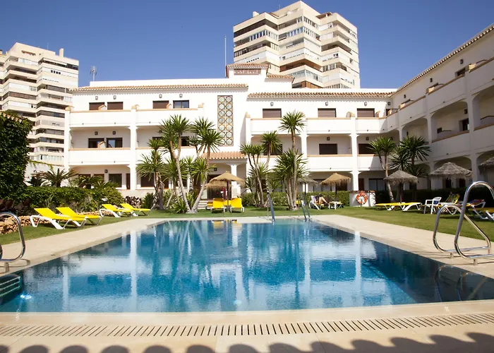 Torremolinos hotels near Playa Bajondillo