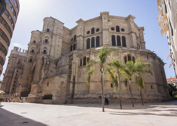 Cortina Apartments ! Malaga