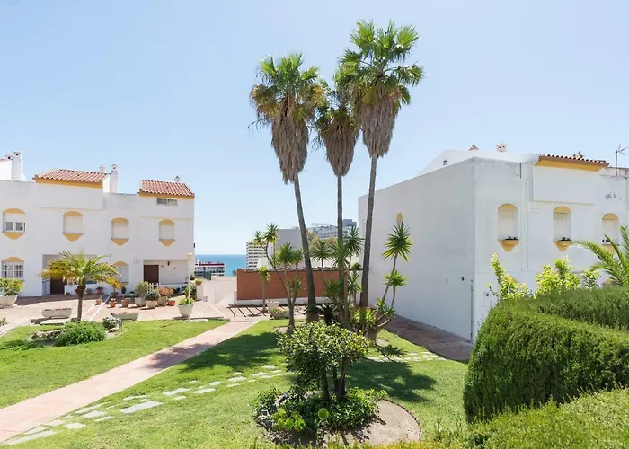 Villa Benalmadena: Adosado Con Piscina Y Jardin