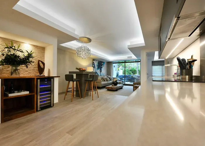 Luxury Apartment In La Isla, Puerto Banus Marbella